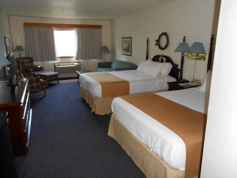 Days Inn & Suites By Wyndham Williamsburg Ia North image