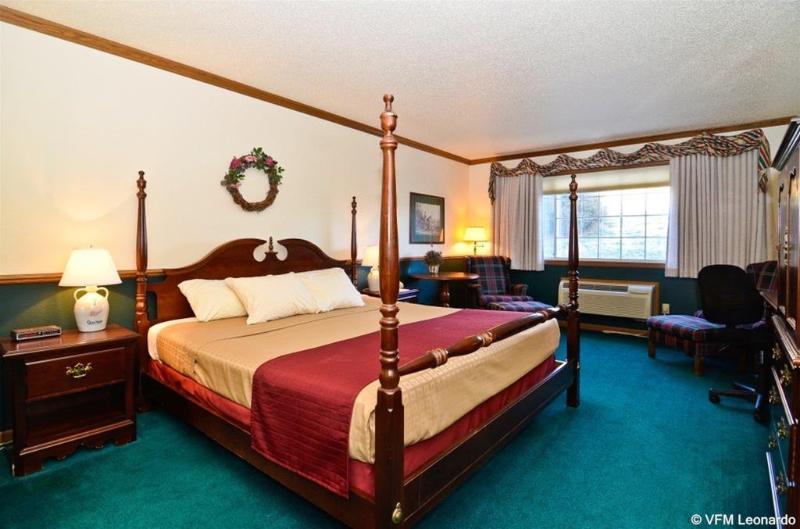 Days Inn & Suites By Wyndham Williamsburg Ia North image