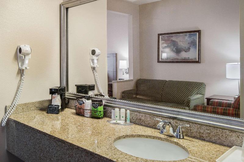 Quality Inn & Suites Lawrence image