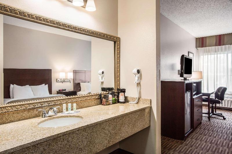 Quality Inn & Suites Lawrence image