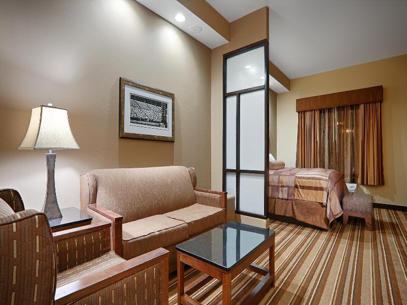 Best Western Premier Kc Speedway Inn & Suites image