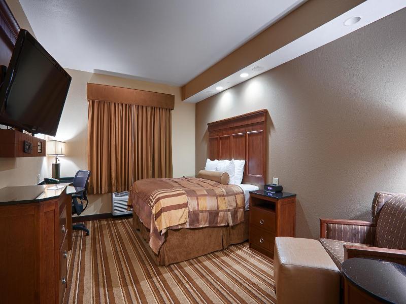 Best Western Premier Kc Speedway Inn & Suites image