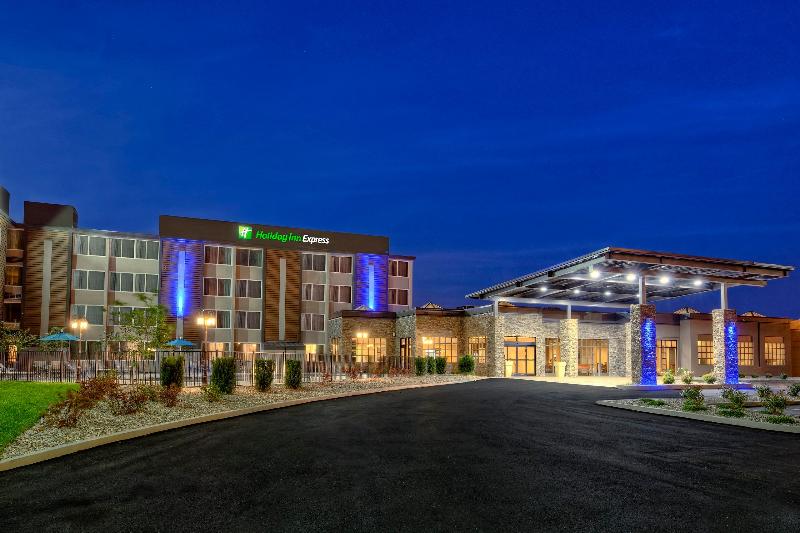 Holiday Inn Express Louisville Airport Expo Center