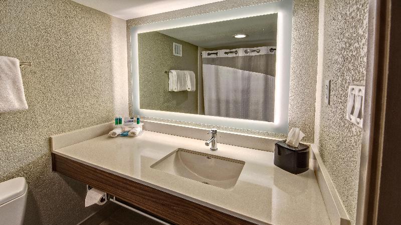 Holiday Inn Express Louisville Airport Expo Center photo 15