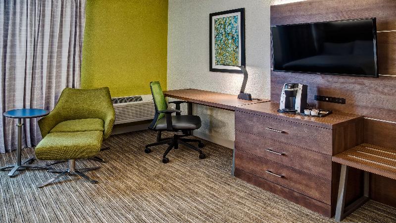 Holiday Inn Express Louisville Airport Expo Center photo 8