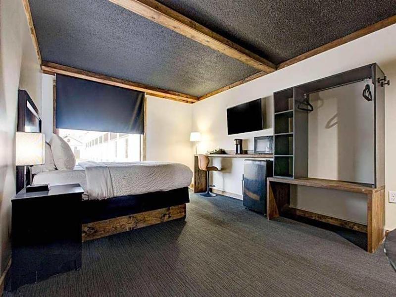 Clarion Hotel Conference Center South image