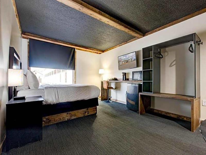 Clarion Hotel Conference Center South image