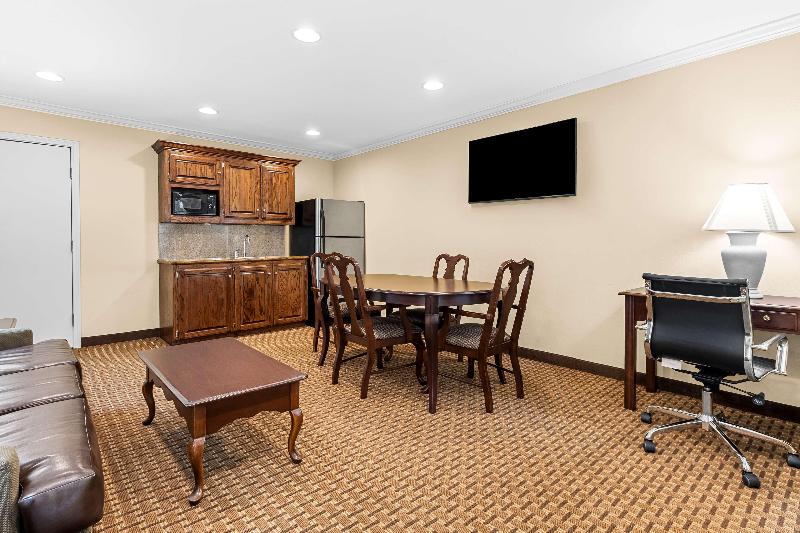 Best Western Forest Inn image