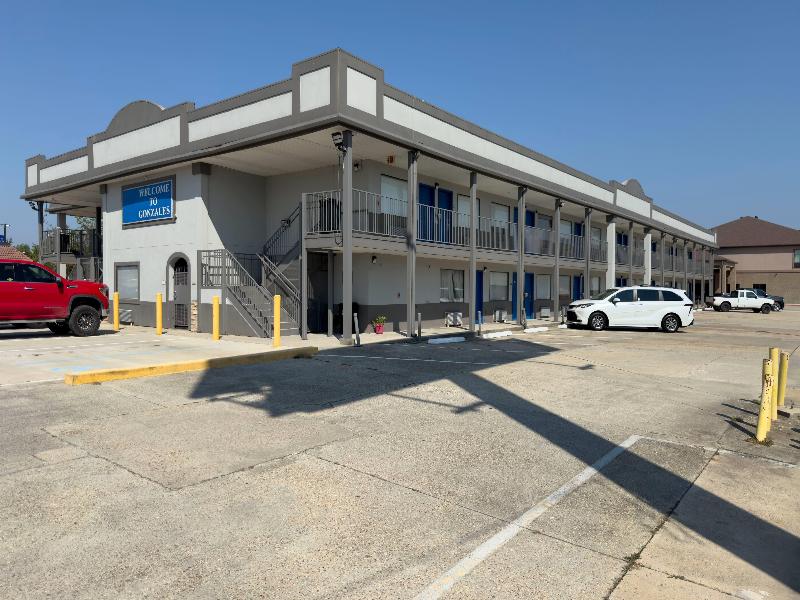 Days Inn by Wyndham Gonzales image