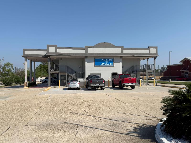 Days Inn by Wyndham Gonzales image