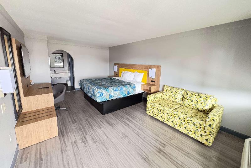 Days Inn by Wyndham Gonzales image
