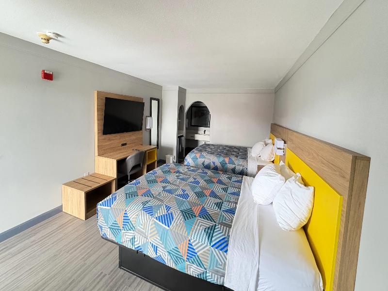 Days Inn by Wyndham Gonzales image