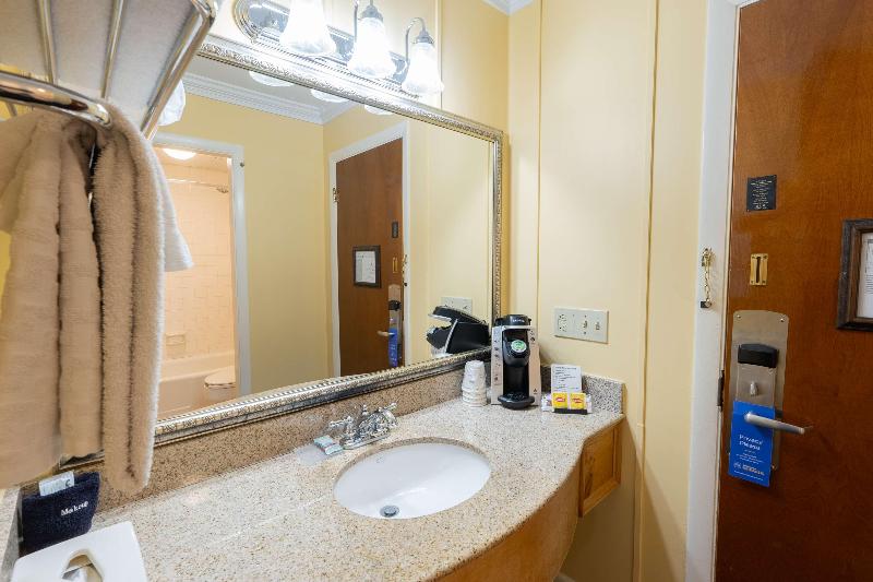 Best Western White House Inn image