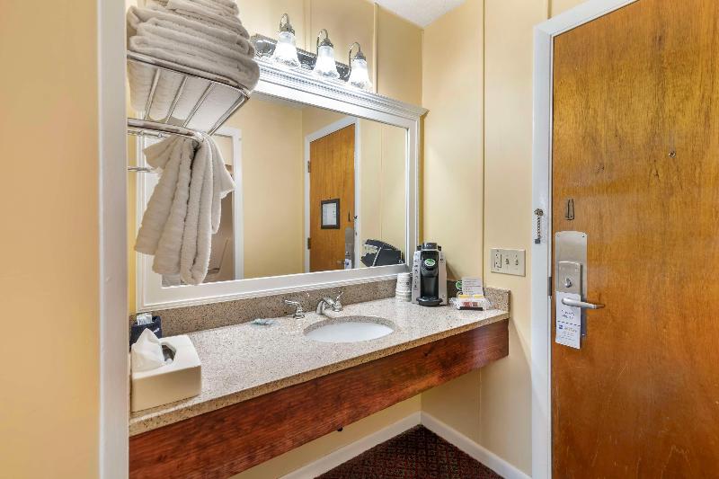 Best Western White House Inn image