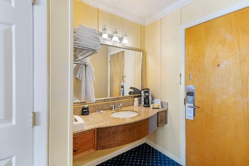 Best Western White House Inn image