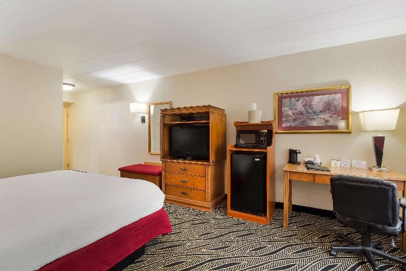 Best Western Braddock Inn image