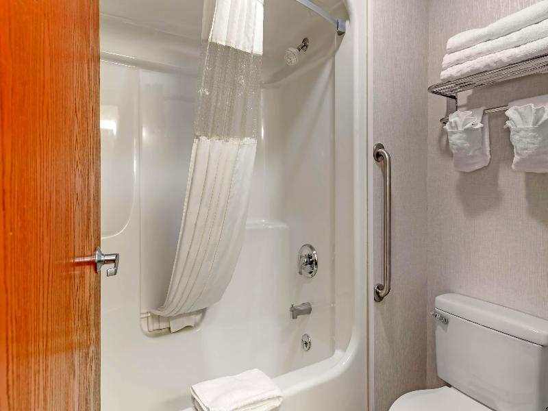 Best Western Plus Berkshire Hills Inn & Suites image