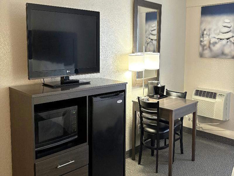 Magnuson Grand Pioneer Inn and Suites image