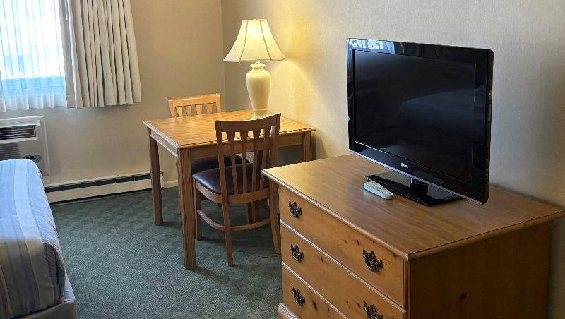 Magnuson Grand Pioneer Inn and Suites image