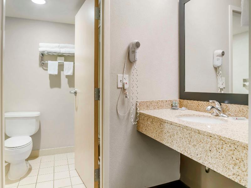 Best Western Beacon Inn image