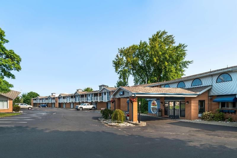 Best Western River Terrace image