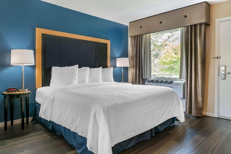 Best Western River Terrace image