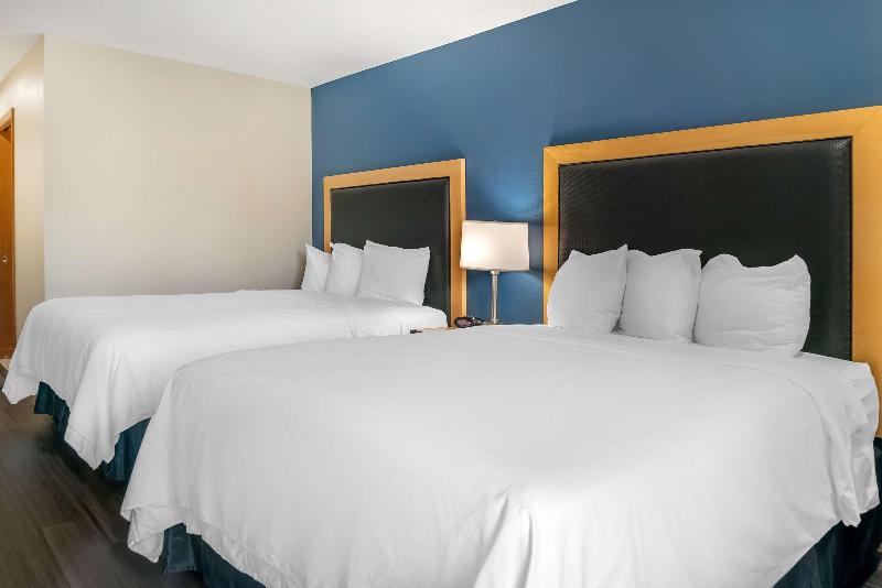 Best Western River Terrace image