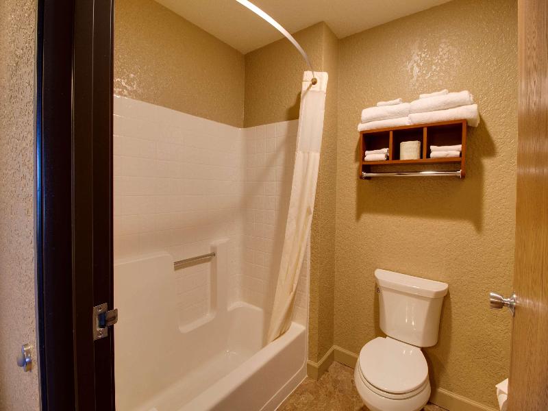 Best Western Harbour Pointe Lakefront image