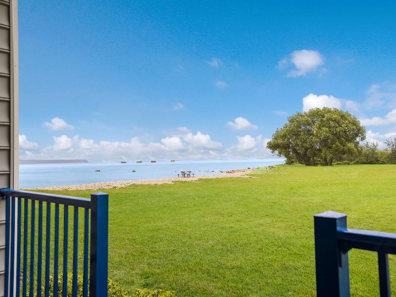 Best Western Harbour Pointe Lakefront image