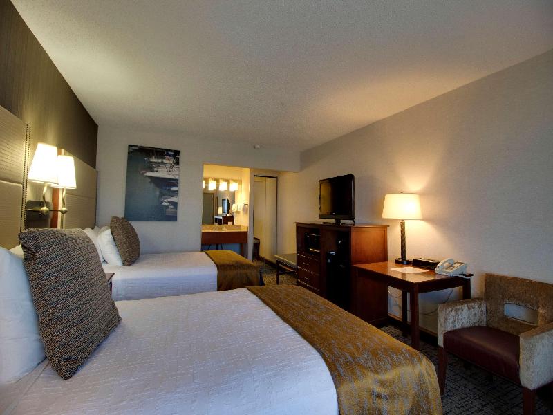 Best Western Harbour Pointe Lakefront image