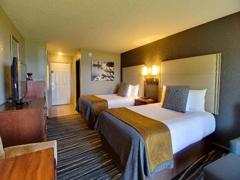 Best Western Harbour Pointe Lakefront image