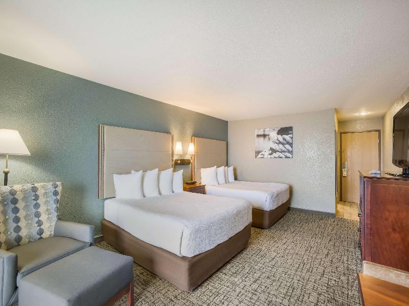 Best Western Harbour Pointe Lakefront image
