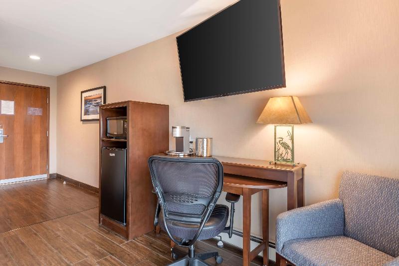 Best Western Plus Superior Inn image