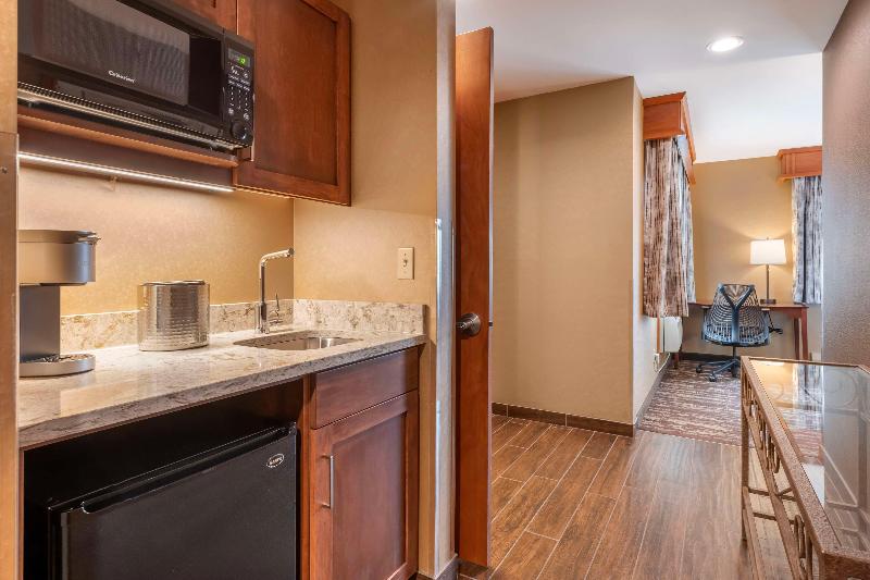 Best Western Plus Superior Inn image