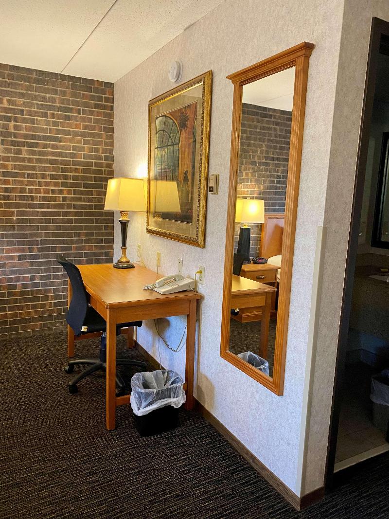 Best Western Plus Kelly Inn image