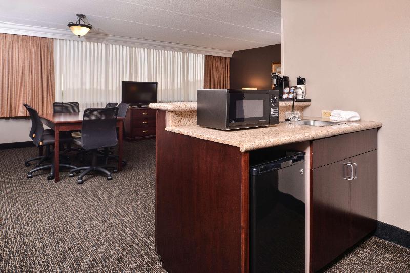 Best Western Plus Kelly Inn image