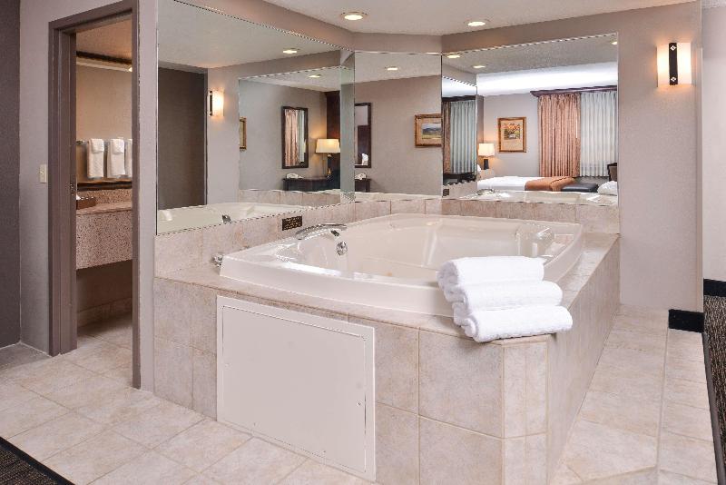 Best Western Plus Kelly Inn image