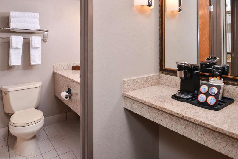 Best Western Plus Kelly Inn image
