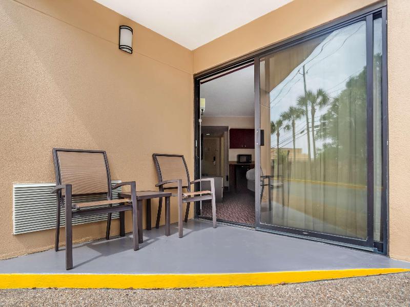 Best Western Oak Manor image