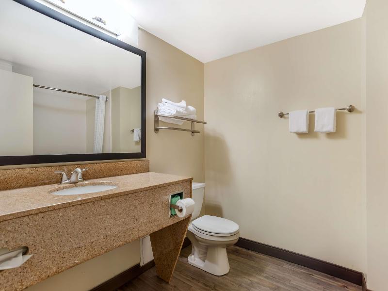 Best Western Oak Manor image