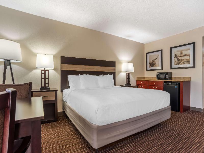 Best Western Oak Manor image