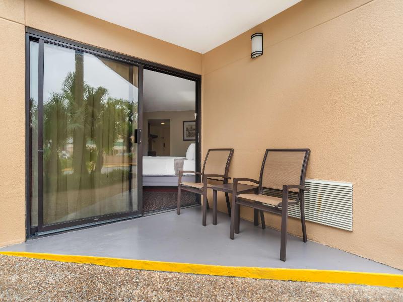Best Western Oak Manor image