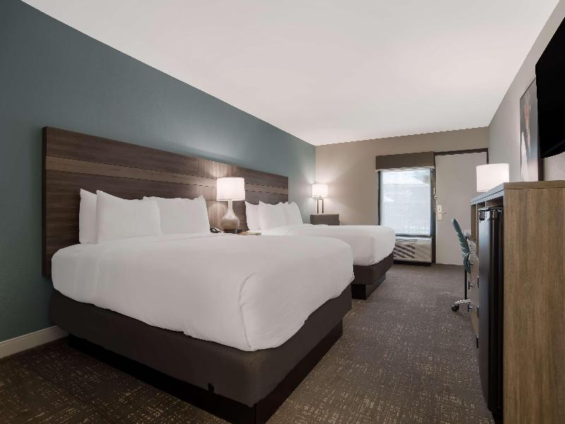 2 Queen Beds, Non-Smoking, Microwave And Refrigerator, Wi-Fi, Full Breakfast