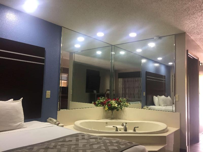 Red Roof Inn & Suites Jackson – Richland image