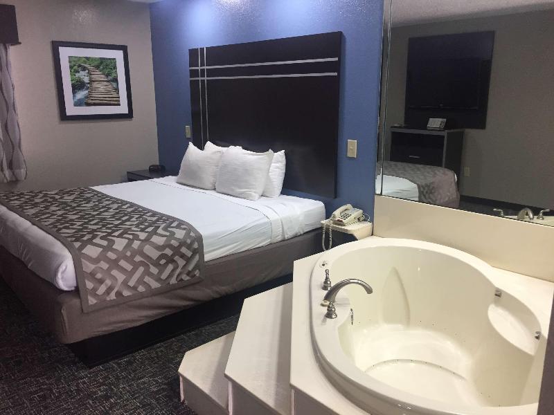 Red Roof Inn & Suites Jackson – Richland image