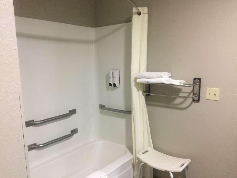 Red Roof Inn & Suites Jackson – Richland image