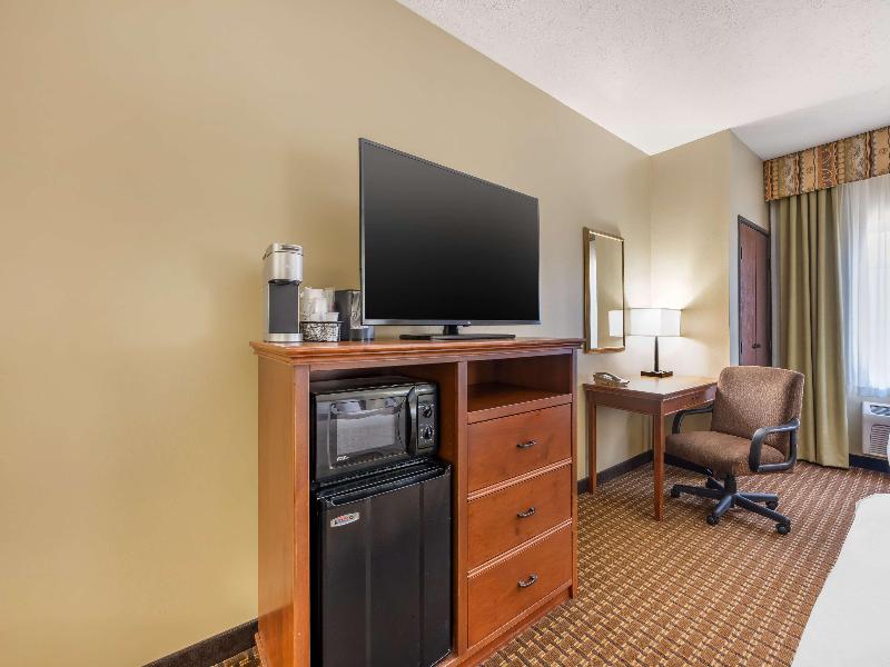 Best Western Plus Grand Island Inn & Suites image