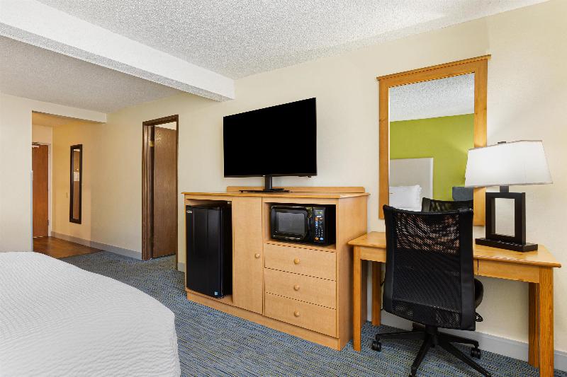 Best Western Hi-Desert Inn image