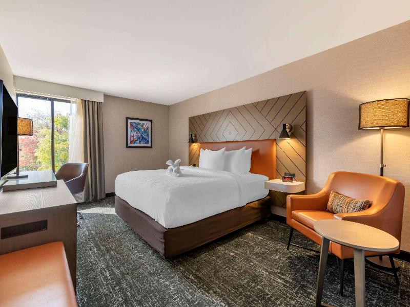 Clarion Inn image