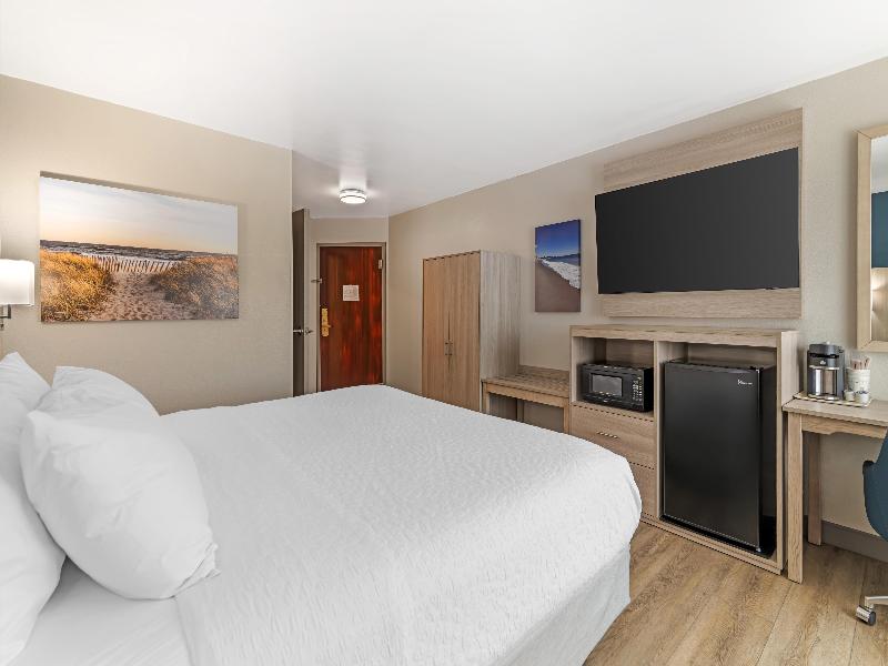 Best Western Plus The Inn at Hampton image